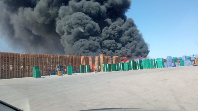 Incendio en una empresa de Balsapintada, Fuente Álamo