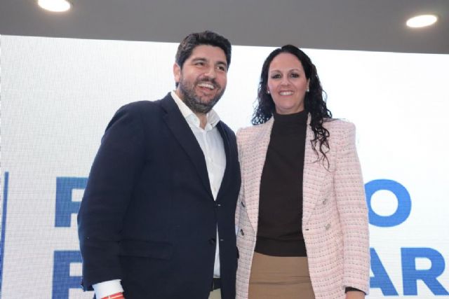 López Miras: 'Juana María Martínez ha demostrado ser una alcaldesa capaz, comprometida con los vecinos de Fuente Álamo y que se ha guiado por consensos'