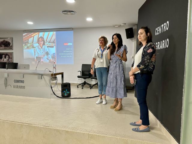 Fuente Álamo promueve el bienestar y la autoestima de los mayores con un aula de experiencias